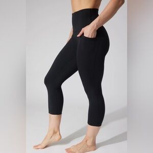 90 Degree By Reflex Interlock Tribeca Black Capri Leggings w/ Side Pockets SZ.M